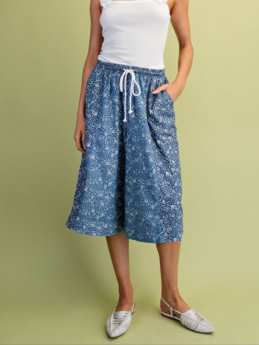 4-0706 Wide-Leg Blue Floral Paisley Print Crop Pants